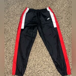 Nike pants windbreaker material, never worn amazing condition UNISEX, joggers